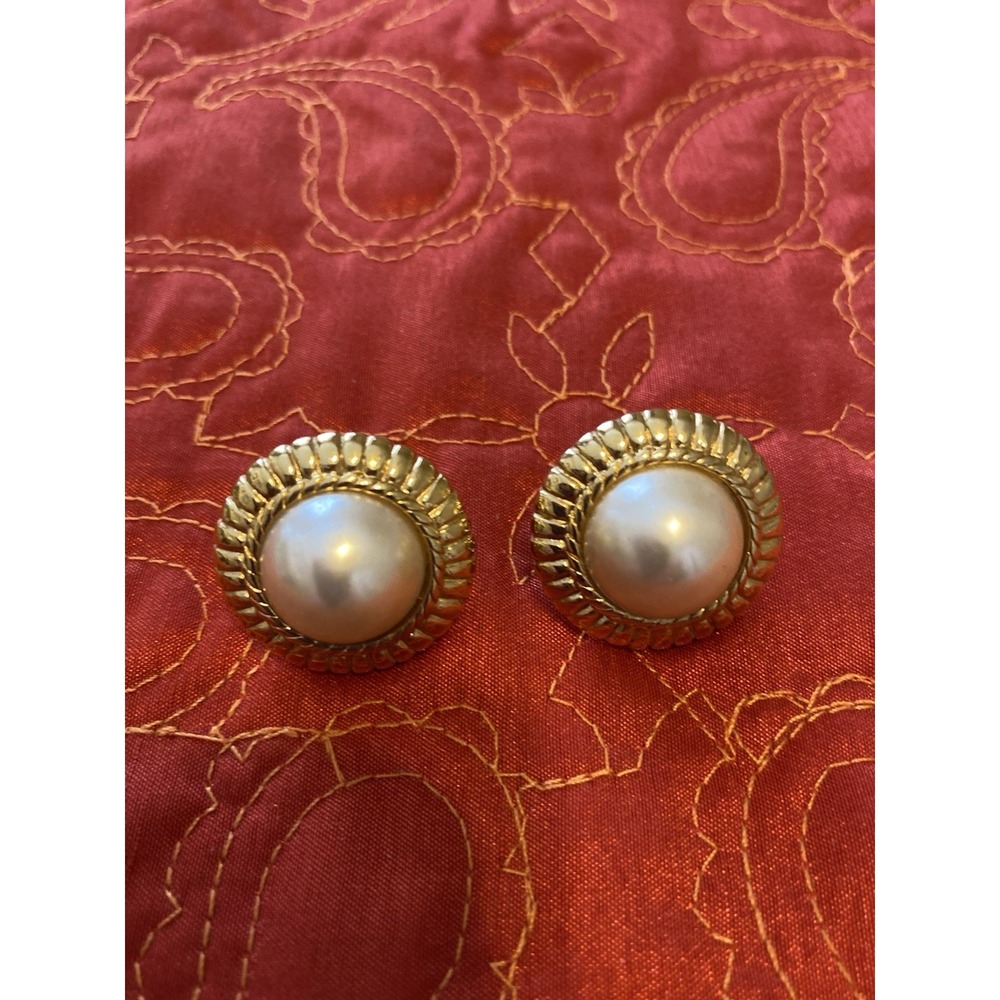 Vintage Napier Clip-on Earrings Adjustable Faux Pearl‎ Cabochon Gold Tone.